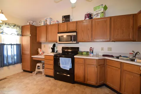 1208 Brookside Dr, Lansing, MI 48917 photo 13