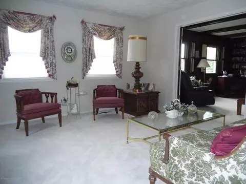 2222 Piney Point Dr, Lansing, MI 48917 photo 2