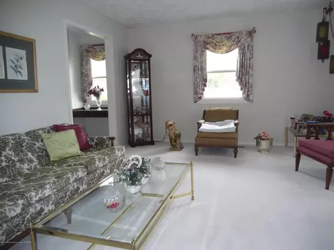 2222 Piney Point Dr, Lansing, MI 48917 photo 3