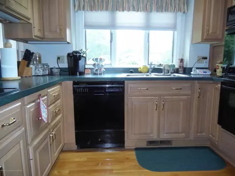 2222 Piney Point Dr, Lansing, MI 48917 photo 5