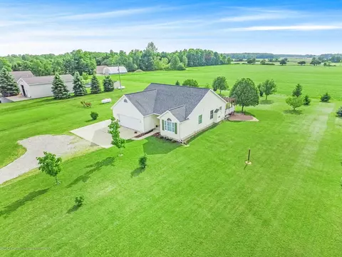 6250 S Dewitt Rd, Saint Johns, MI 48879 photo 4