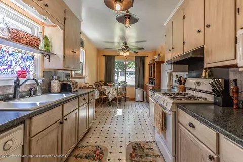 736 Call St, Lansing, MI 48906 photo 11