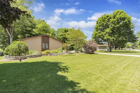 6645 Lansdown Dr, Dimondale, MI 48821 photo 2