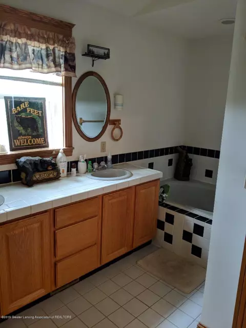 8283 S Forest Hl, Dewitt, MI 48820 photo 17
