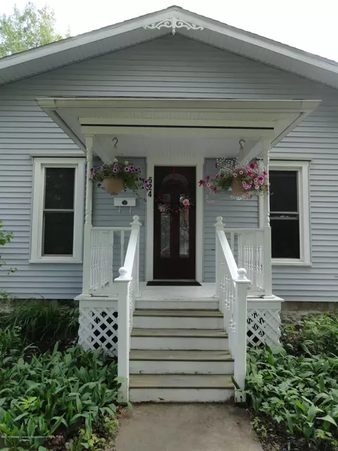 524 E Scott St, Grand Ledge, MI 48837 photo 2