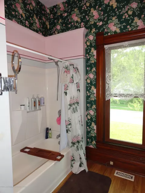 524 E Scott St, Grand Ledge, MI 48837 photo 14