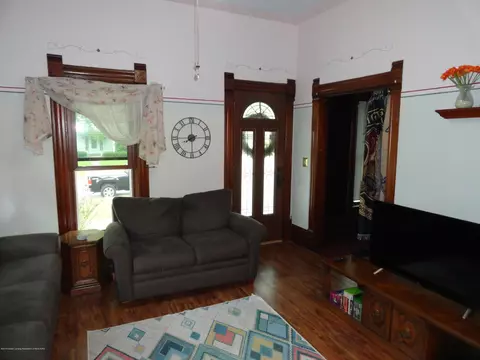 524 E Scott St, Grand Ledge, MI 48837 photo 4