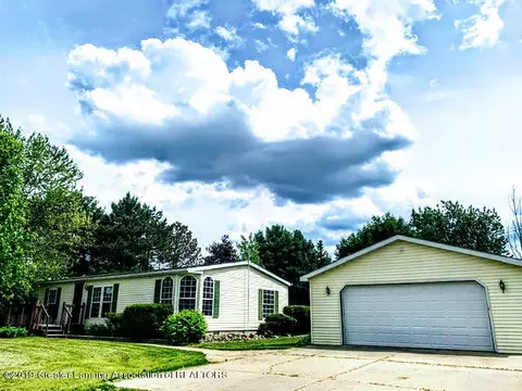 1622 E Colony Rd, Saint Johns, MI 48879 photo 1