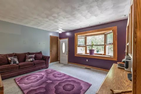 814 Elmwood, Dewitt, MI 48820 photo 3