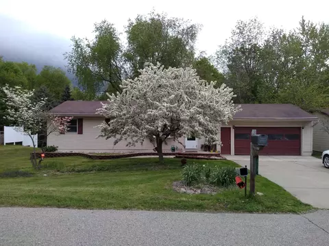 814 Elmwood, Dewitt, MI 48820 photo 1