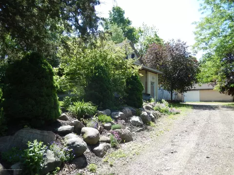 15443 W Herbison Rd, Eagle, MI 48822 photo 2