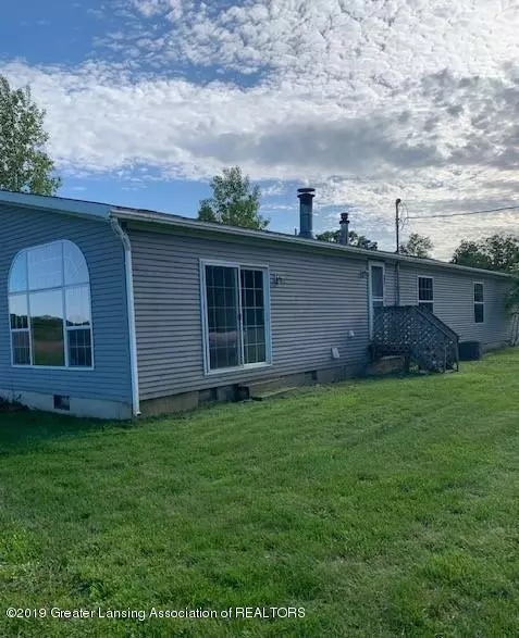4761 W Jacobs Rd, Perry, MI 48872 photo 2