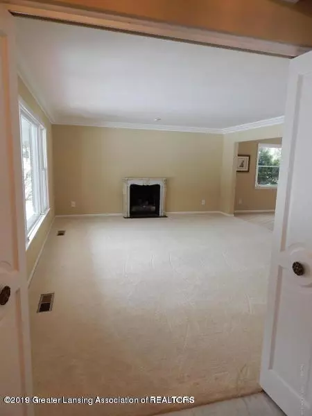 4557 Comanche Dr, Okemos, MI 48864 photo 6