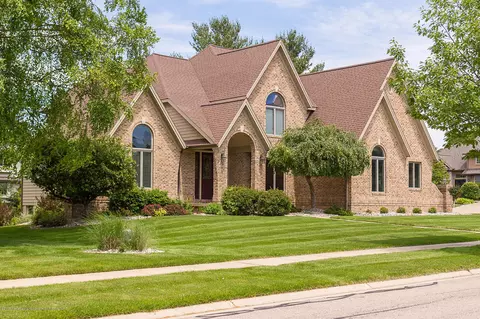 902 Sandhill Dr, Dewitt, MI 48820 photo 2