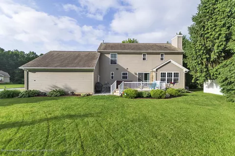 13640 Honeylocust Dr, Dewitt, MI 48820 photo 2