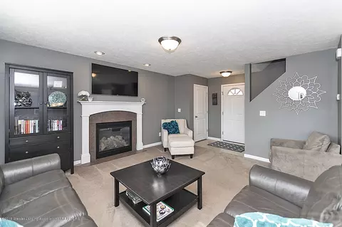 6747 Castleton Dr, Grand Ledge, MI 48837 photo 2