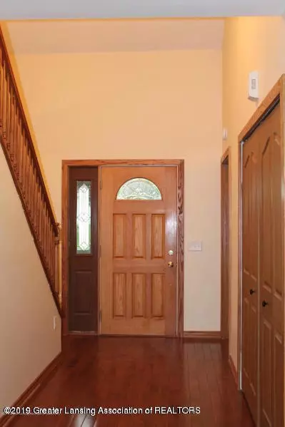 331 Williamsburg Rd, Lansing, MI 48917 photo 2