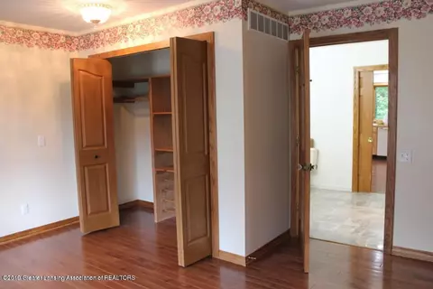 331 Williamsburg Rd, Lansing, MI 48917 photo 13