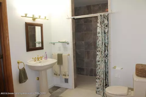 331 Williamsburg Rd, Lansing, MI 48917 photo 9