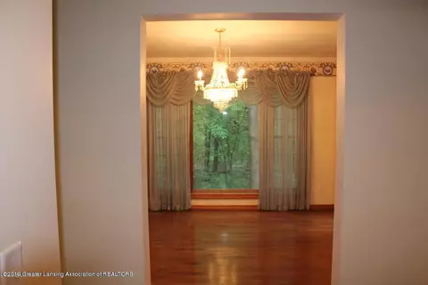 331 Williamsburg Rd, Lansing, MI 48917 photo 5