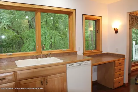 331 Williamsburg Rd, Lansing, MI 48917 photo 8