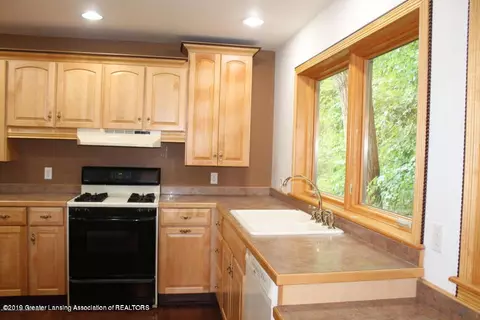 331 Williamsburg Rd, Lansing, MI 48917 photo 7