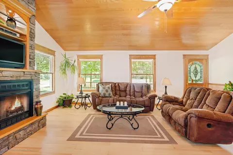12950 Renee Dr, Perry, MI 48872 photo 9
