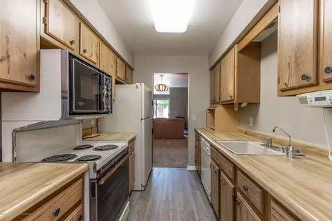 1014 Montevideo Dr #E, Lansing, MI 48917 photo 5