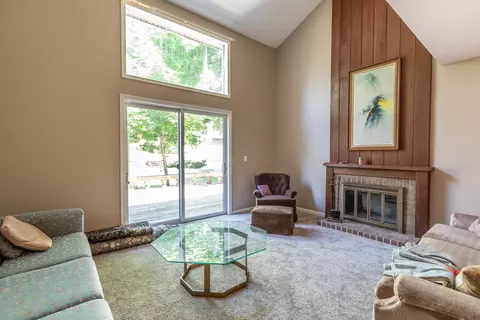 1014 Montevideo Dr #E, Lansing, MI 48917 photo 8