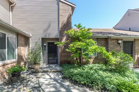 1014 Montevideo Dr #E, Lansing, MI 48917 photo 2