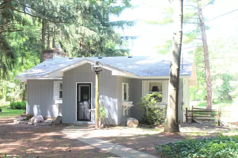 6395 E Cutler Rd, Bath, MI 48808 photo 2
