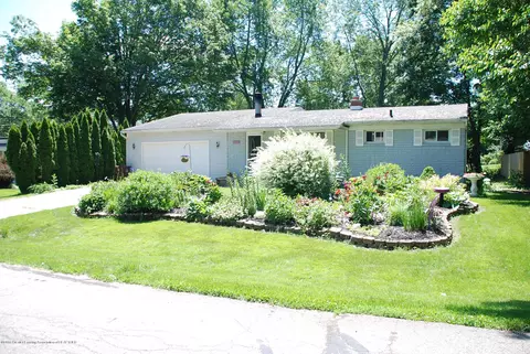 1347 Bayshore Dr, Haslett, MI 48840 photo 2