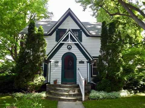 215 E Oak St, Mason, MI 48854 photo 1