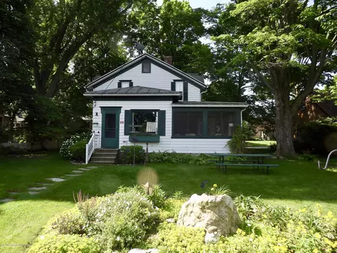 215 E Oak St, Mason, MI 48854 photo 3