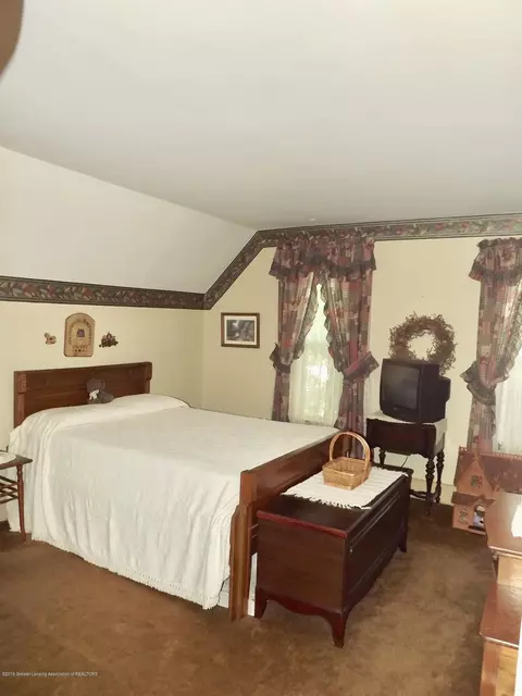 215 E Oak St, Mason, MI 48854 photo 19