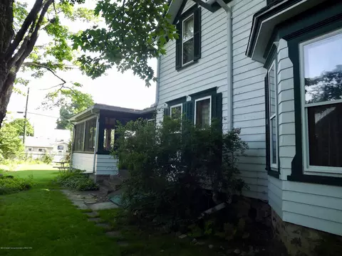 215 E Oak St, Mason, MI 48854 photo 2