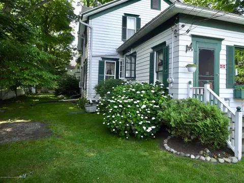215 E Oak St, Mason, MI 48854 photo 4