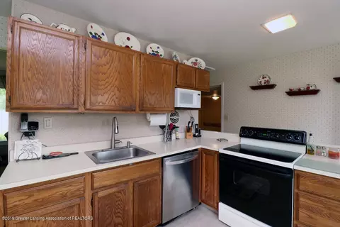 1045 Haslett Rd, Haslett, MI 48840 photo 9