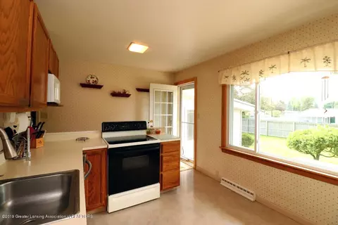 1045 Haslett Rd, Haslett, MI 48840 photo 8