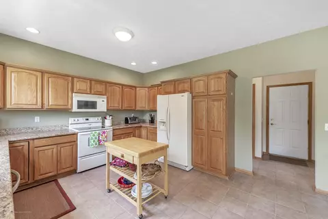 3199 Kari Cir, Dewitt, MI 48820 photo 14