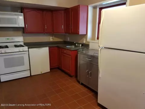 2198 Cedar St, Holt, MI 48842 photo 9