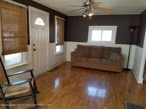 2198 Cedar St, Holt, MI 48842 photo 2