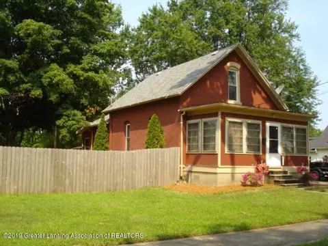 810 Wight St, Saint Johns, MI 48879 photo 2