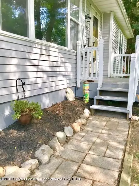 13531 Walnut St, Bath, MI 48808 photo 4