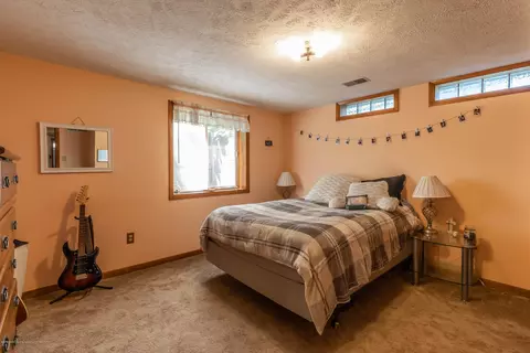 634 N Madison St, Perry, MI 48872 photo 29