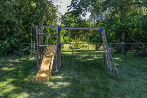 634 N Madison St, Perry, MI 48872 photo 9