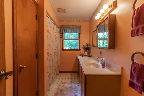 634 N Madison St, Perry, MI 48872 photo 21