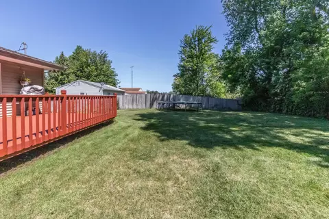 634 N Madison St, Perry, MI 48872 photo 4