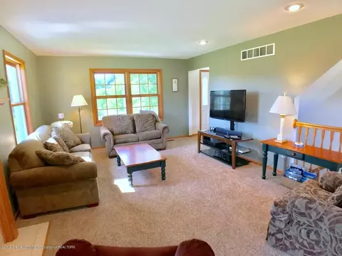 8450 W Howe Rd, Eagle, MI 48822 photo 6