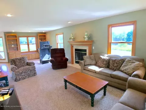 8450 W Howe Rd, Eagle, MI 48822 photo 4
